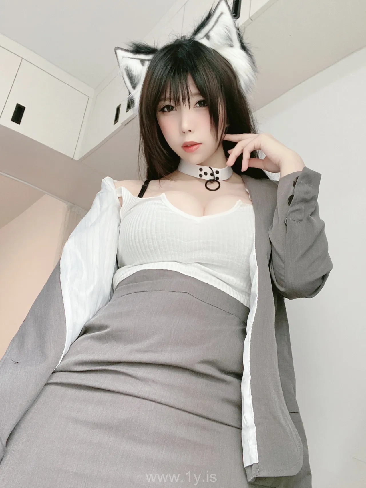 鹿野希 Fantia 2022.04 Vol.15 しゃがん姿